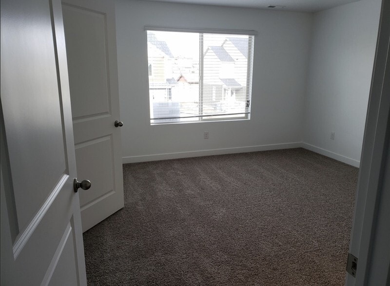 Foto del edificio - 157 E River Bnd St