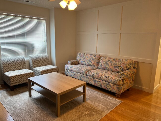 Foto del edificio - 2221 Mountain Mist Ct