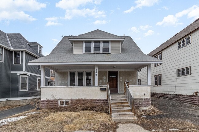 Building Photo - 3 Bed | 1 Bath in Heart of St. Paul