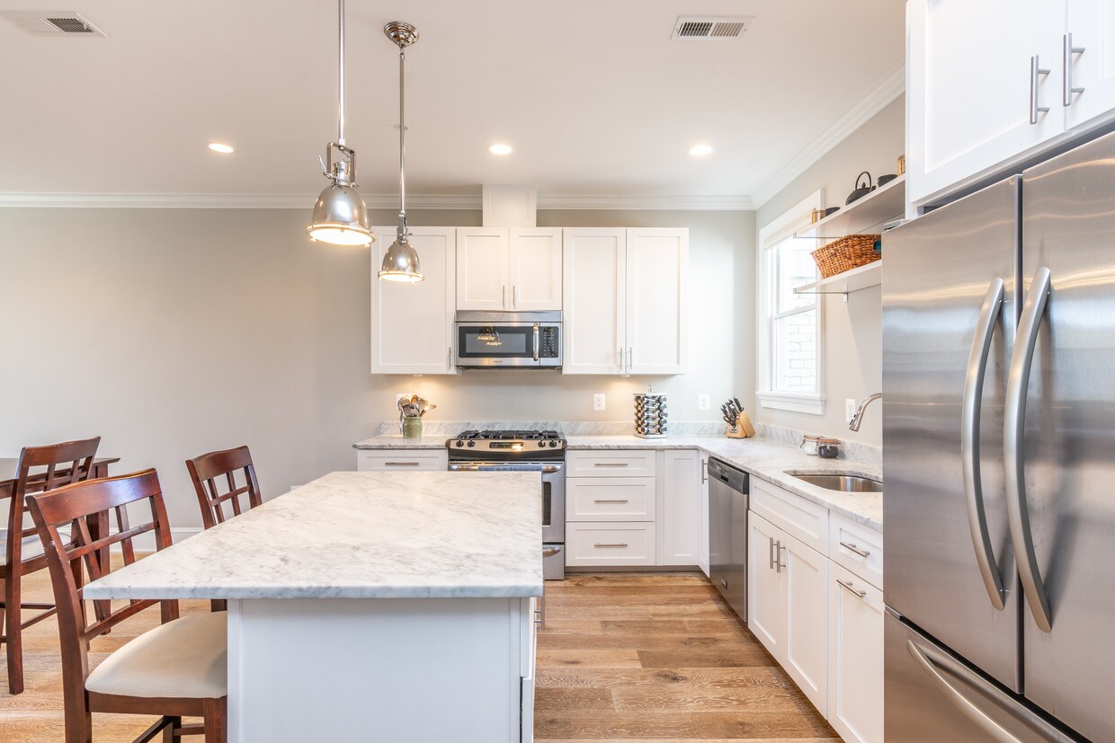 Kitchen - 816 1/2 8th St NE