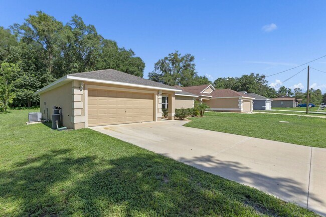 Foto del edificio - Beautiful 3 Bedroom 2 Bathroom Pool Home i...