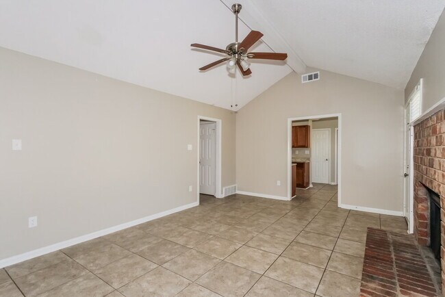 Building Photo - 2694 Lakeside Dr