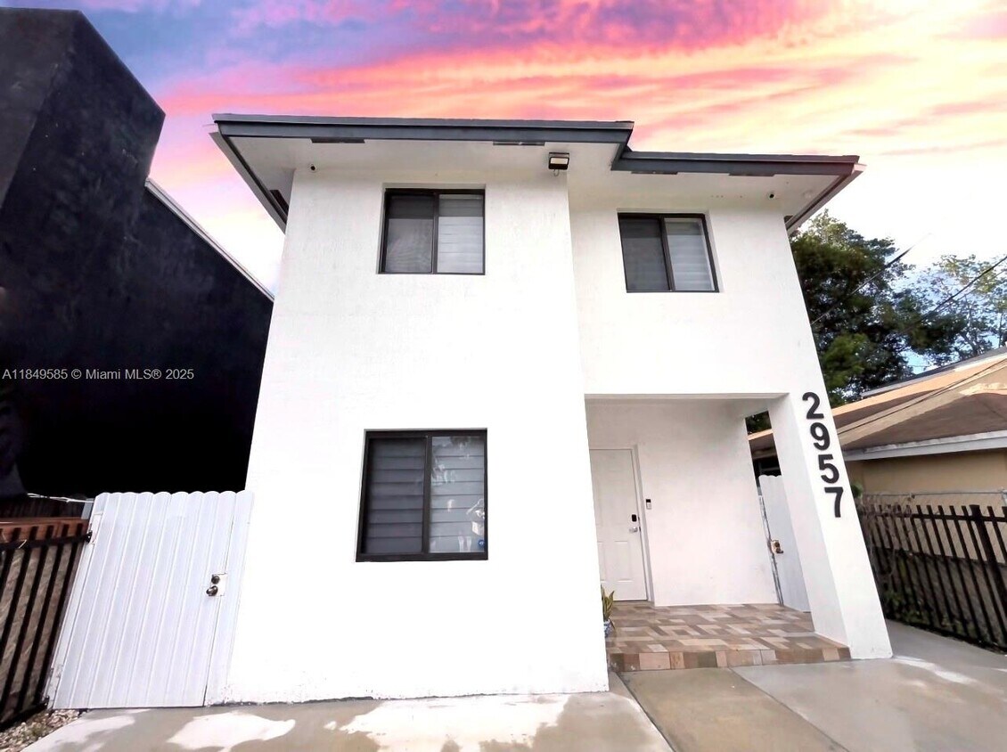 Foto principal - 2957 NW 45th St