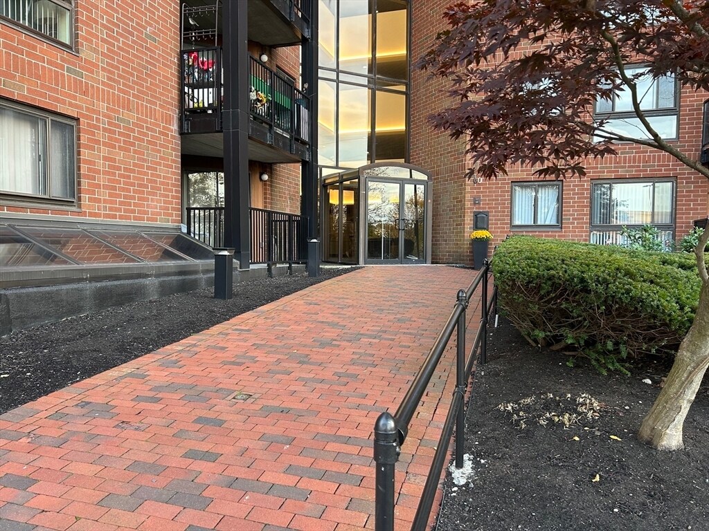 Primary Photo - 60 Rantoul St