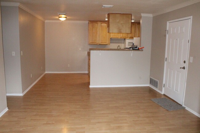 Foto del edificio - Updated, Upstairs 2 Bedroom, 2 Bathroom Co...