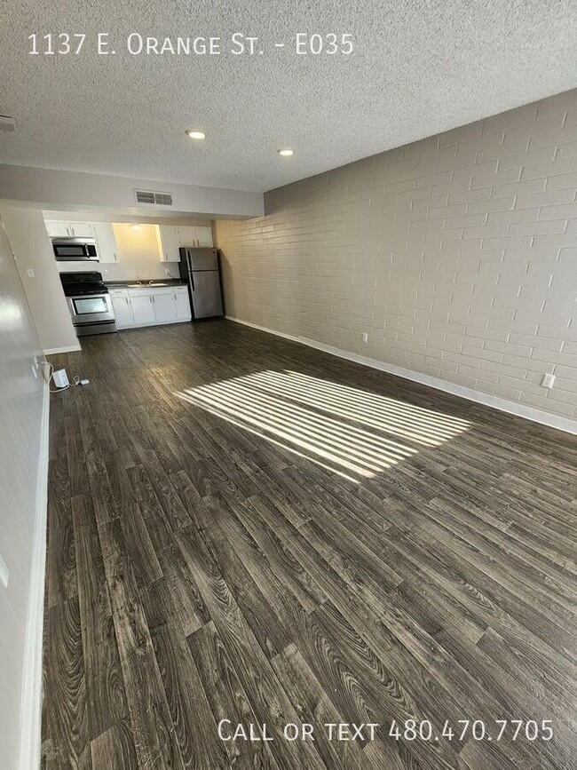 Foto del edificio - Spacious 1 bedroom units available in Temp...