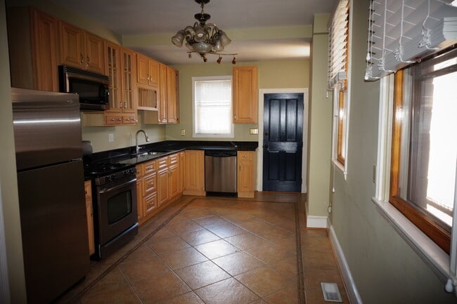 Building Photo - 1110 S Bouldin St