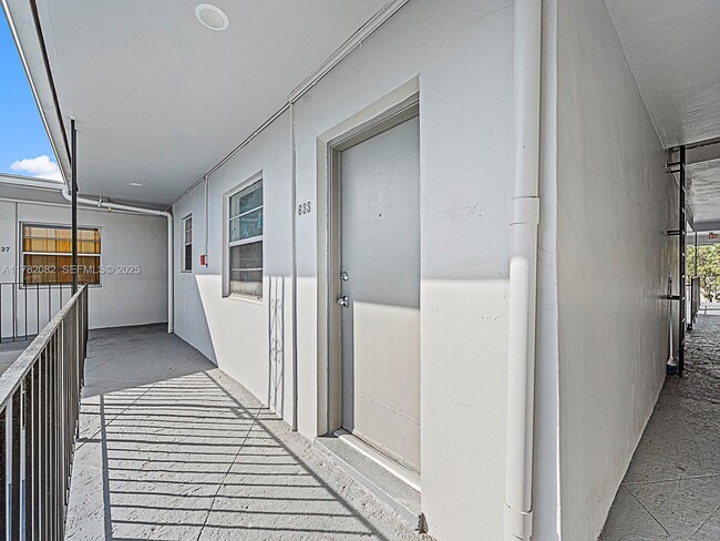 Foto del edificio - 10375 SW 40th St