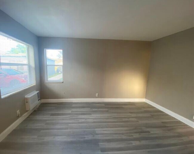 Foto del edificio - 2300 Douglas St