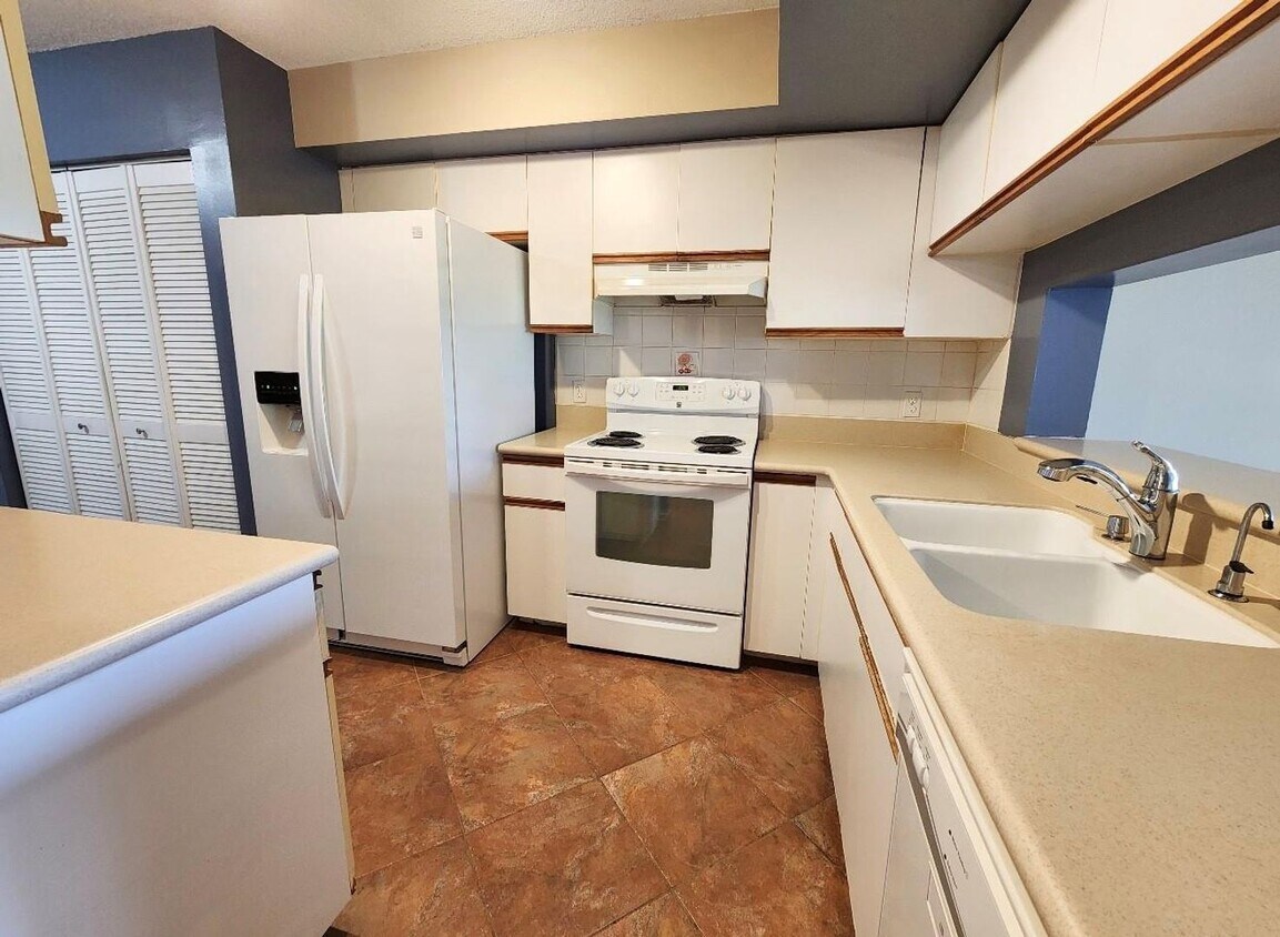 Foto principal - 7952 NW 7th Ct