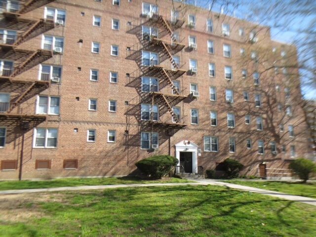Primary Photo - 2795 Shore Pkwy