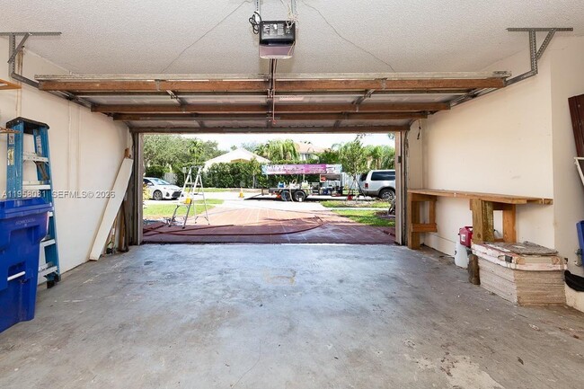 Foto del edificio - 4148 SW 153rd Terrace