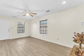Building Photo - 209 W Trinity St