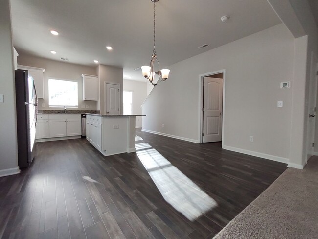 Foto del edificio - BRAND-NEW Townhome Located in Sanford- Min...