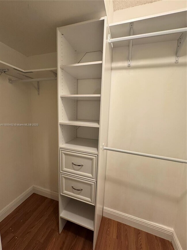 Foto del edificio - 2935 NE 163rd St