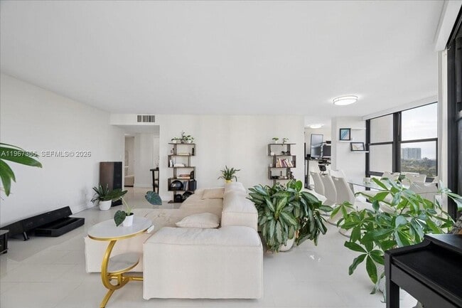 Photo - 1915 Brickell Ave Apartment