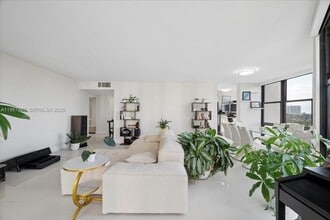 Building Photo - 1915 Brickell Ave