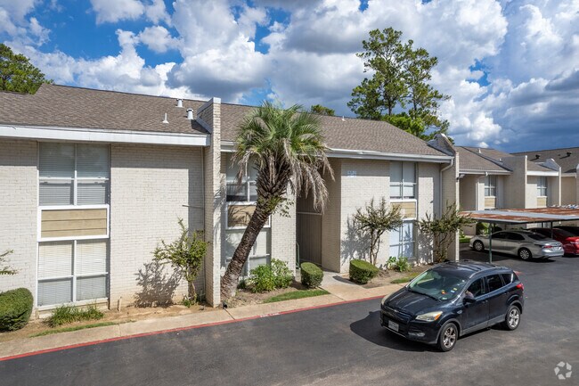 Apartamentos - 1950 Spenwick Dr