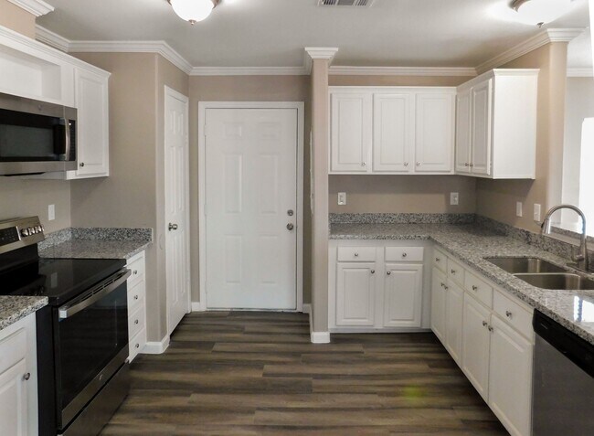 Foto del edificio - Room For Rent