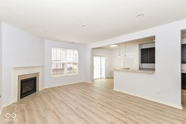 Building Photo - 9651 Calamus Dr