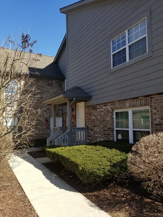 Building Photo - 15 FOXCROFT Rd