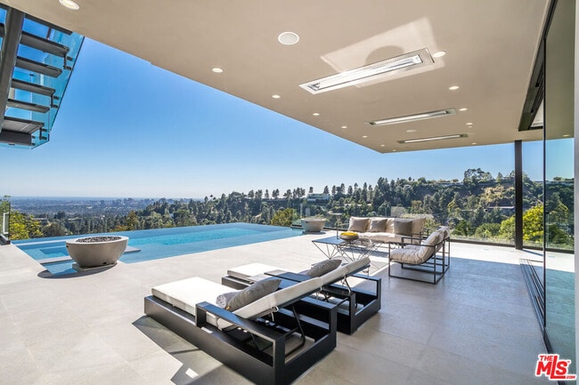 Foto del edificio - 9406 Lloydcrest Dr