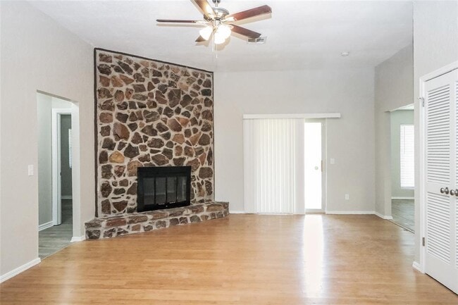 Building Photo - 10032 S Fairview Dr
