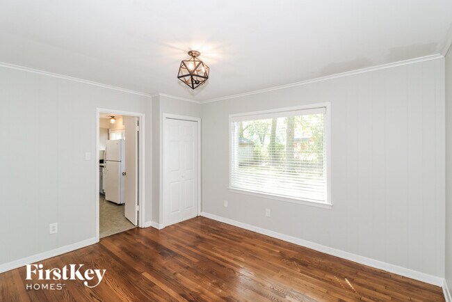 Building Photo - 4205 Charleswood Rd