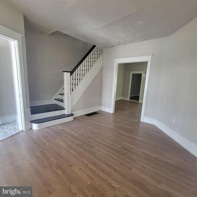 Building Photo - 138 E Albanus St