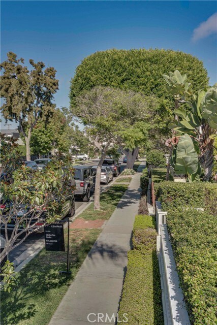 Foto del edificio - 608 Heliotrope Ave