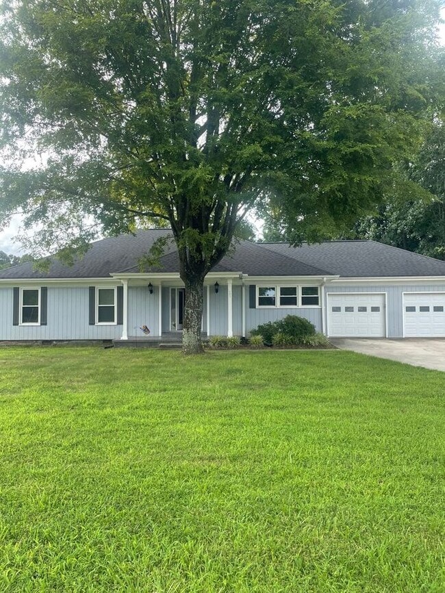 Building Photo - Ranch home with large porch and deck