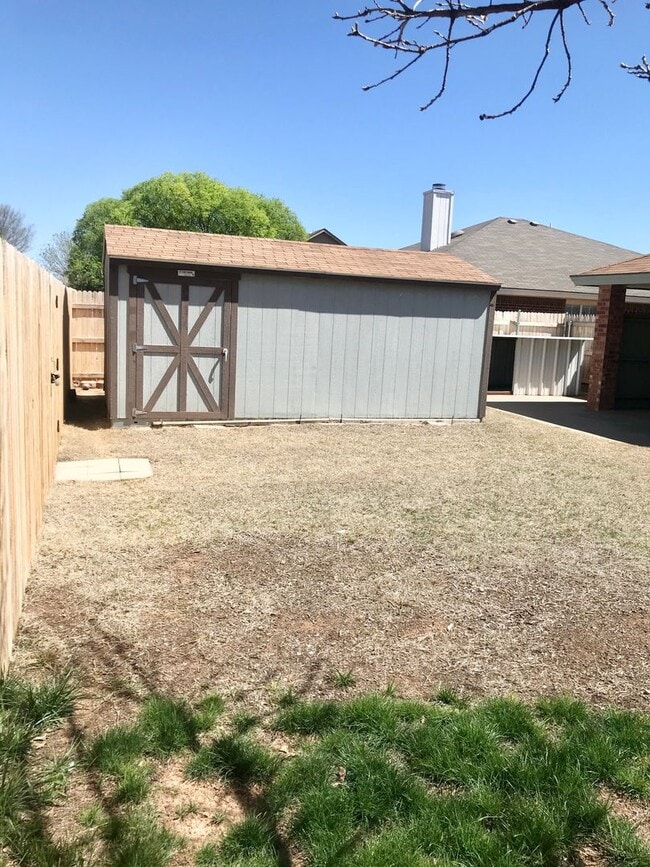 Building Photo - Fantastic 3/2/2 located in South Lubbock! ...