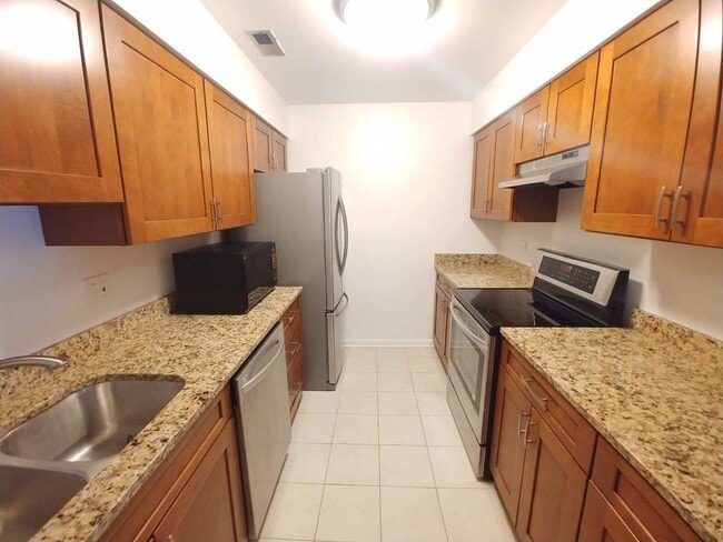 Building Photo - 1422 Stonebridge Cir