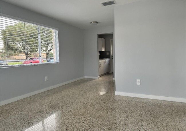 Building Photo - 575 E 22nd St