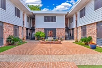 Building Photo - 2011 Marshall St