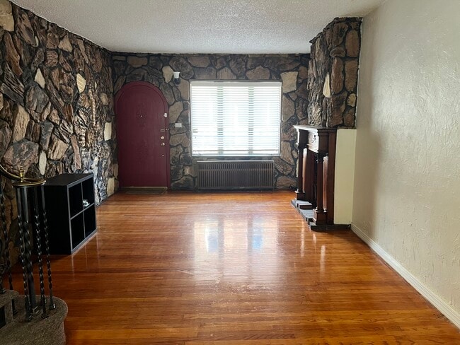 Foto del edificio - 2408 S Sartain St