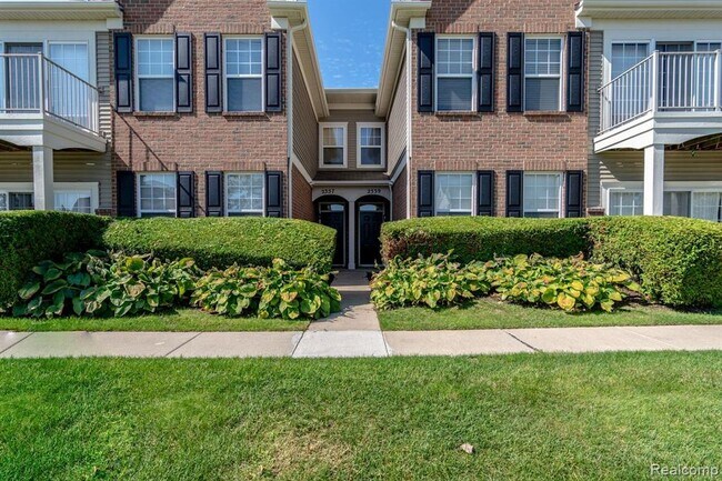 Building Photo - 2339 Arcadia Dr