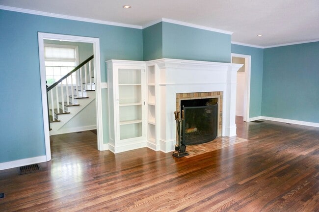 Building Photo - Gorgeous Dream Home in the Southwest Hills! Your Pacific Northwest Oasis Awaits!