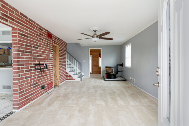 Building Photo - 520 Cheddington Road