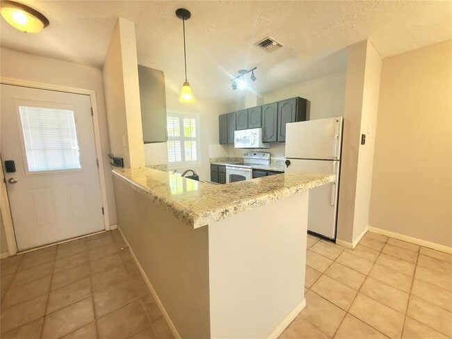 Building Photo - 2030 Plantation Dr