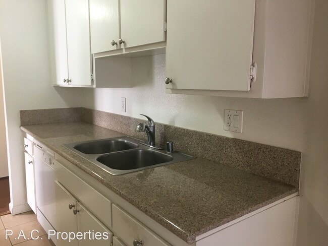 Building Photo - 2 br, 2 bath Apartment - 11315 Moorpark St...