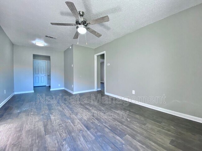 Building Photo - 819 Bluebird Dr