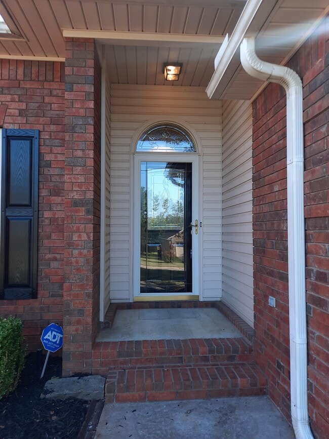 Building Photo - 2109 Barrington Dr