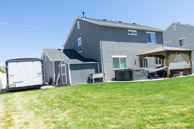Building Photo - Updated Home in Syracuse!