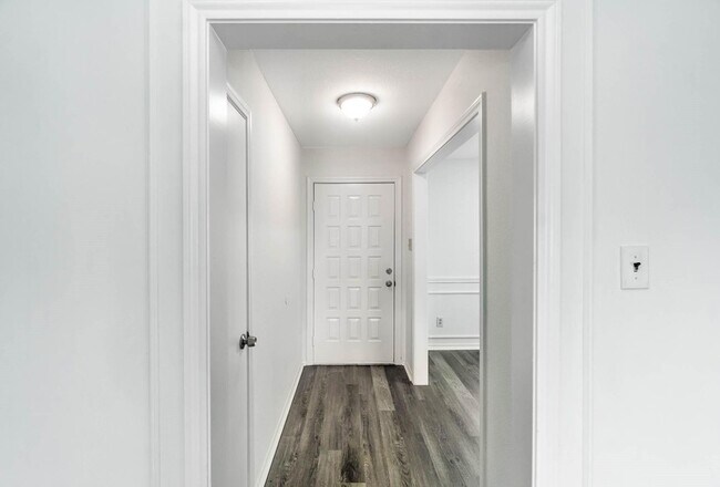 Foto del edificio - 1905 Lansdown Ct