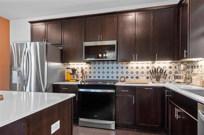 Building Photo - 6809 Ellsworth Walk