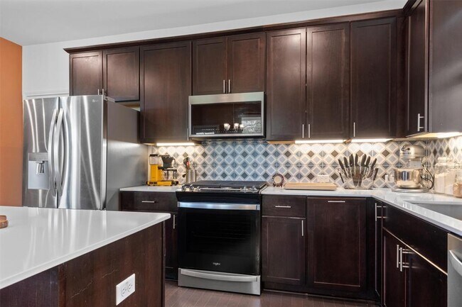 Foto del edificio - 6809 Ellsworth Walk