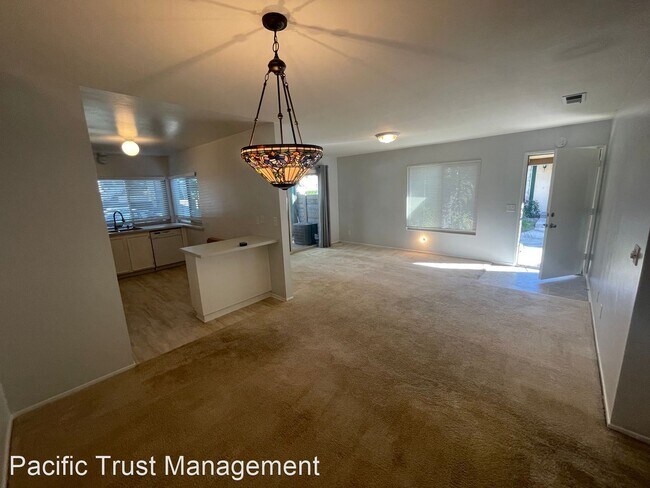 Building Photo - 2 br, 1 bath House - 1779 N. Cedar Glen #A