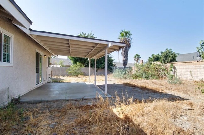 Foto del edificio - 7964 Grace Ave