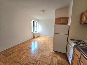 Building Photo - 59-16 Woodside Ave